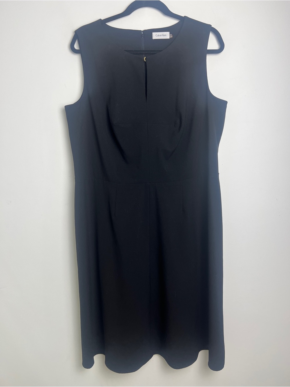Calvin Klein 14W Black Sleeveless Split-Neck Classic Chic Sheath Career Dress